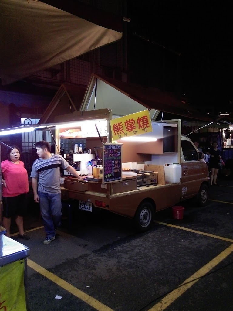 東門夜市熊掌燒（行動餐車） 的照片