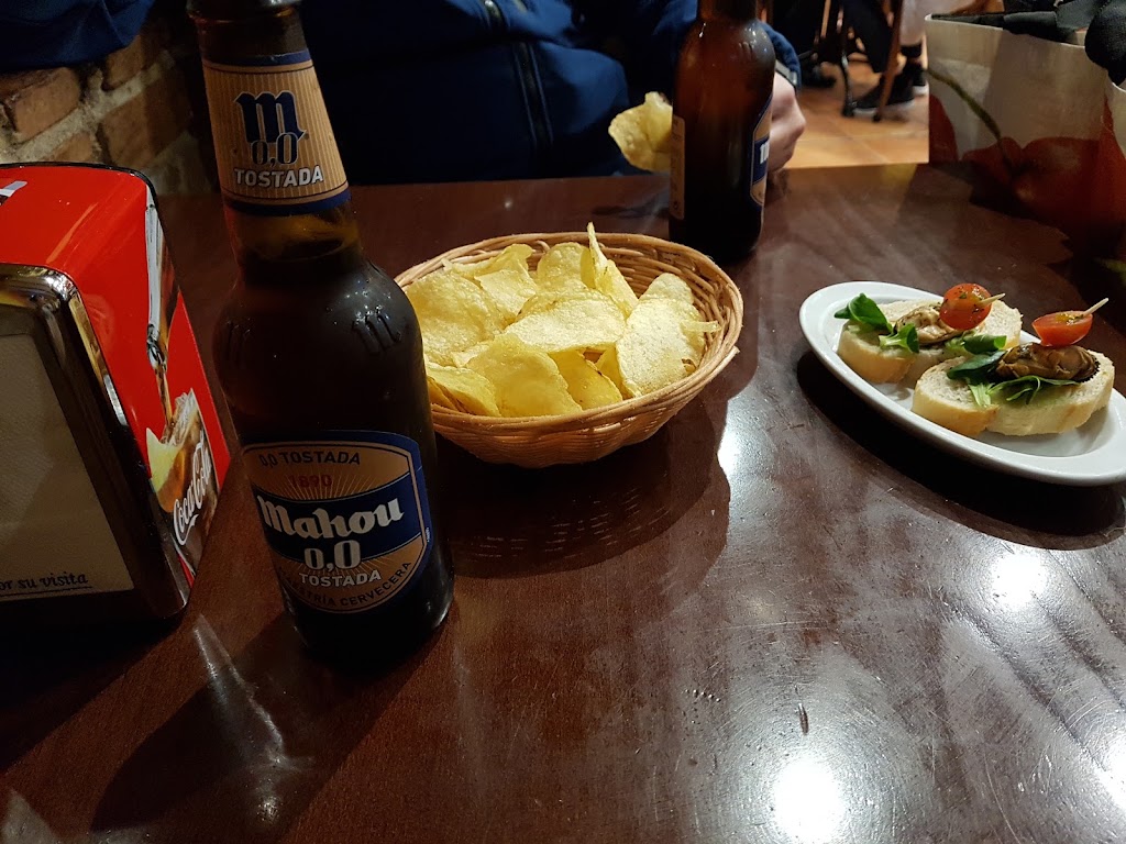 Cafe Bar El Zopico — Comida y bebida