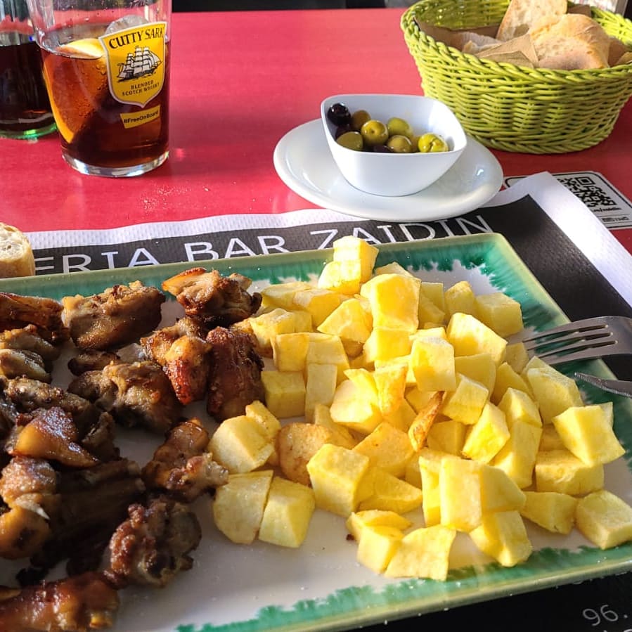 Cafeteria Bar Zaidin S.L — Comida y bebida