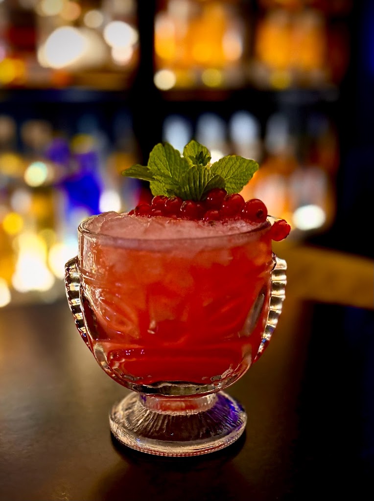 HANAMI COCKTAIL GARDEN — Comida y bebida