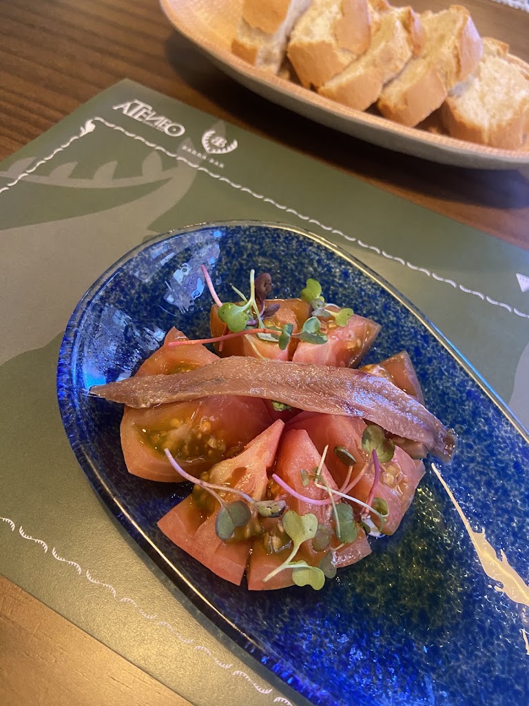 Ateneo Barra Bar — Comida y bebida