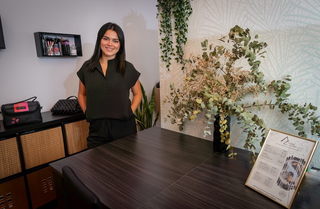 Andrea Carvajal - Cejas - Maquillaje - Cuidado Facial