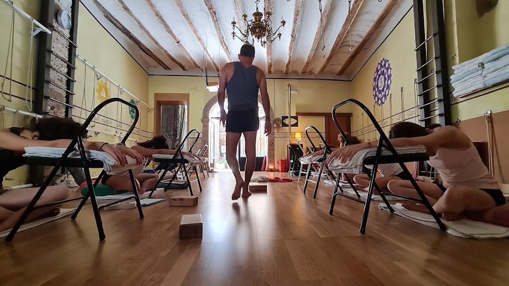 Sadhana Requena Escuela de Yoga — Del propietario