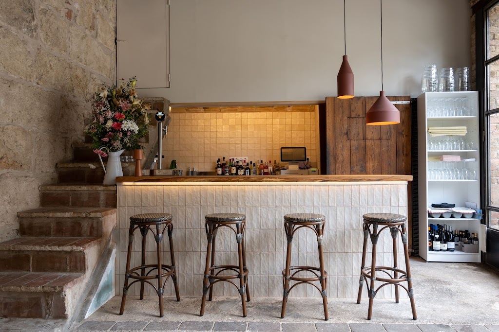 Flora * Hostel * Restaurant — Ambiente