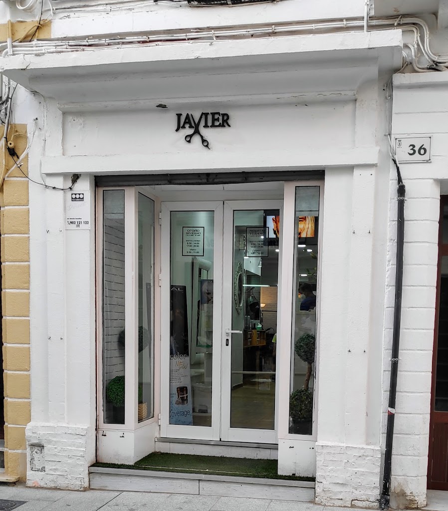 Javier Peluqueros — Exterior