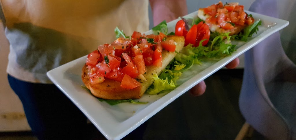 Exquisit Restaurant, La Cala de Mijas, Mijas Costa, Malaga, Spain — Comida y bebida