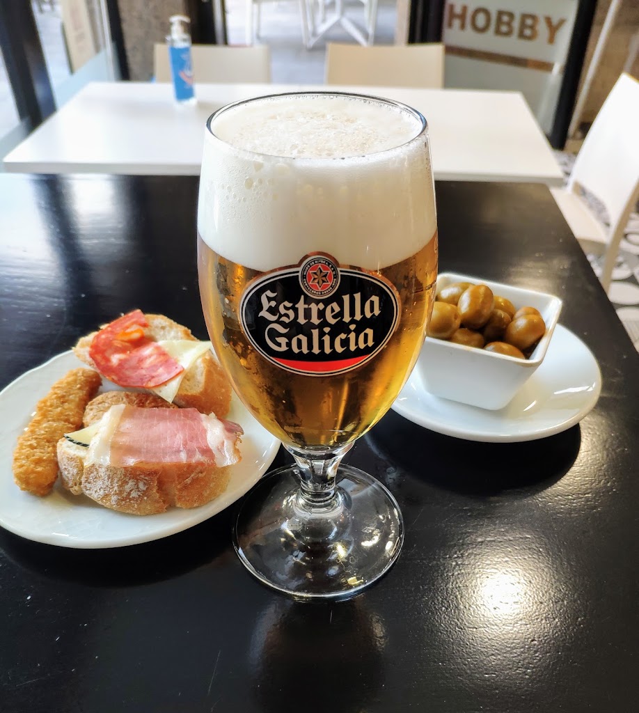 Cafetaria Hobby — Comida y bebida