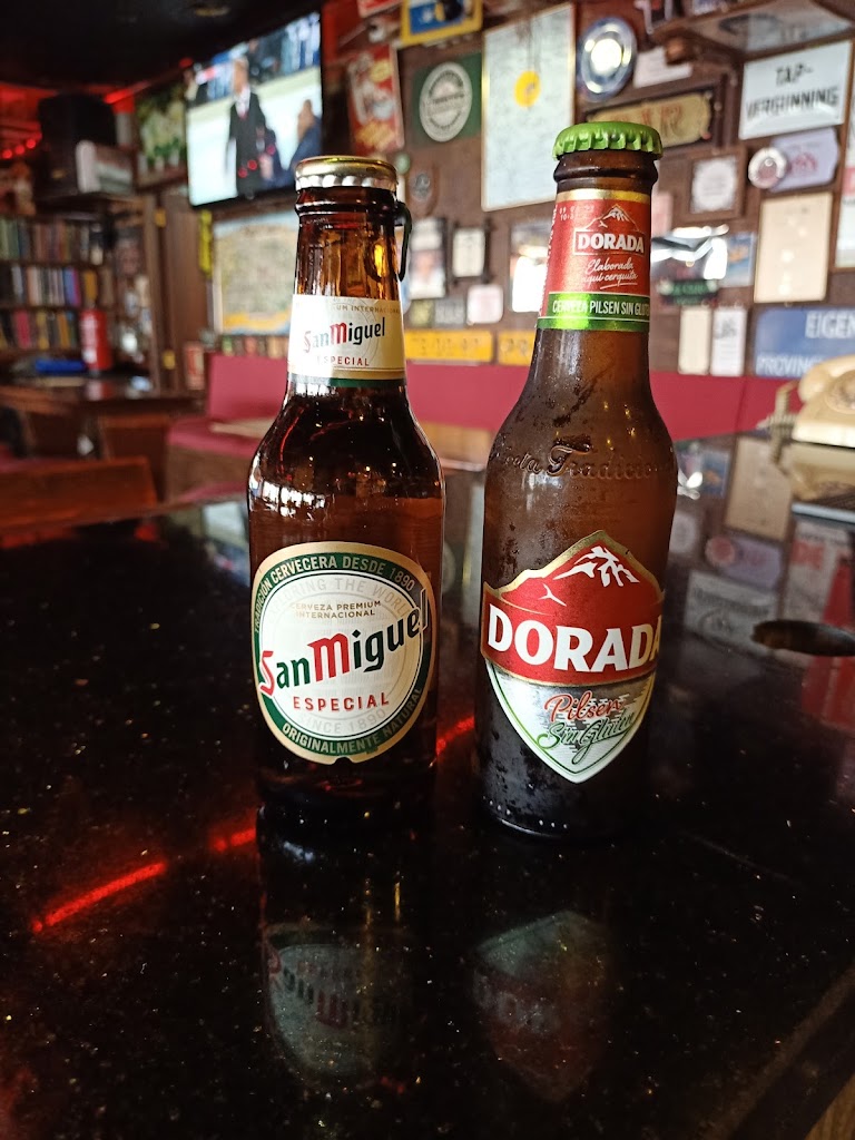 Andre's Vliegende Hollandse bar — Comida y bebida
