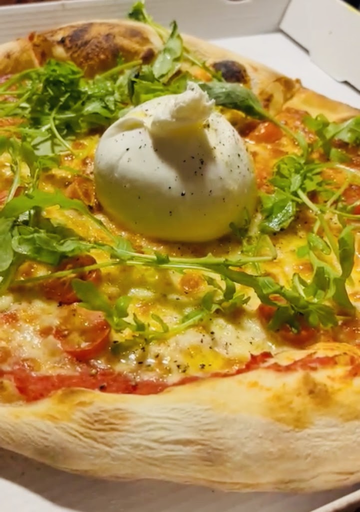 Pizzeria Piccolo Yecla — Comida y bebida