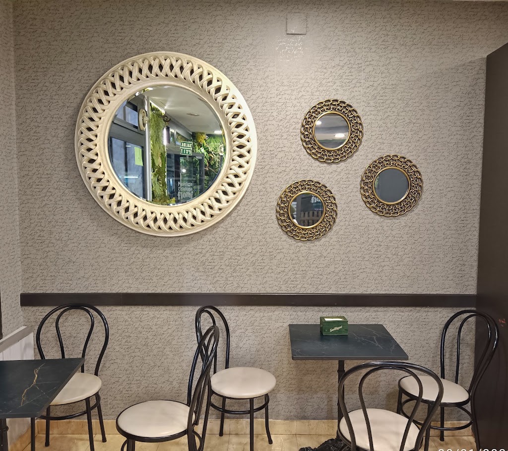 Pasteleria Cafeteria Flomi — Ambiente