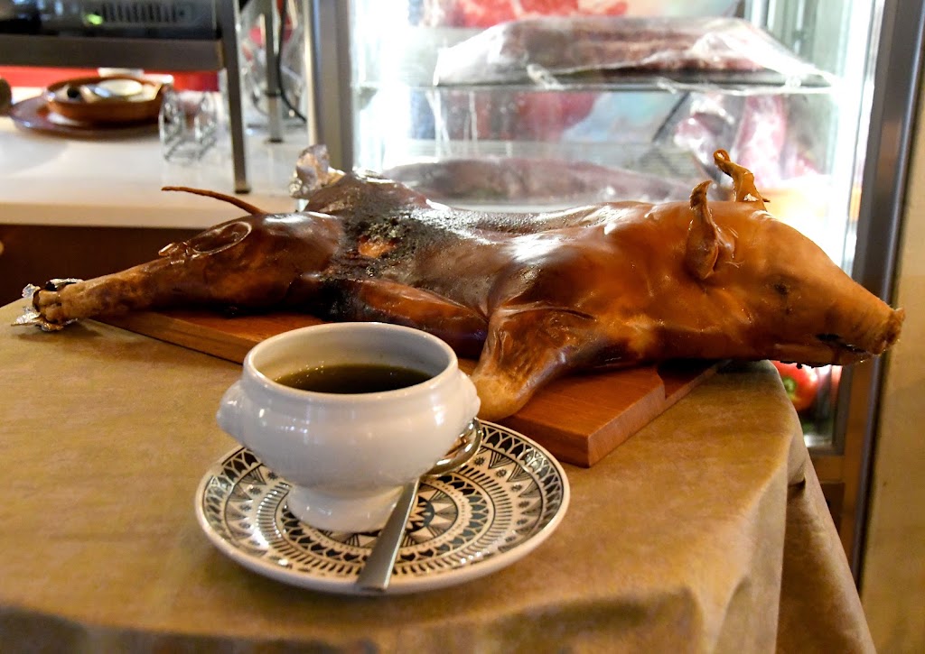Myrey Taberna & Grill — Comida y bebida