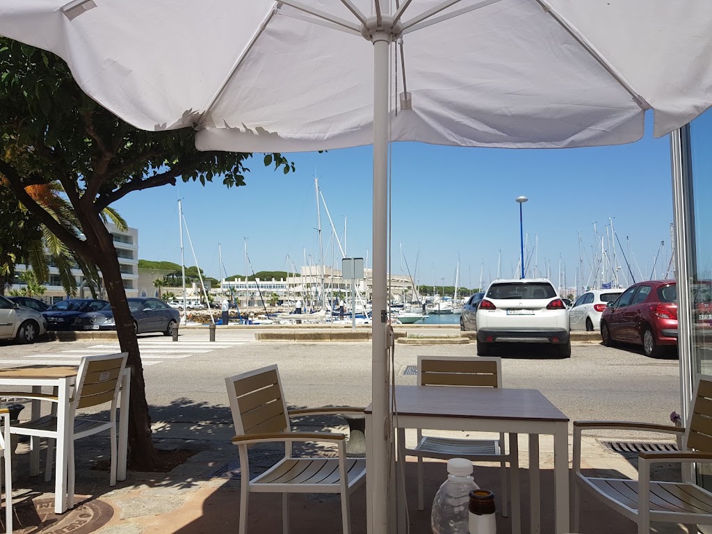 Bar Restaurante BITACORA Puerto Sherry — Ambiente