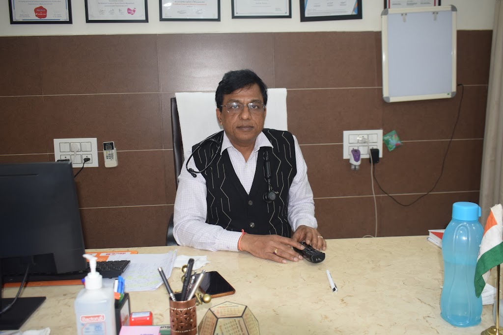 Dr. Dr Naveen Agarwal Best Diabetologist Best Consultant Physician Best Doctor For Internal Medicines In Siliguri