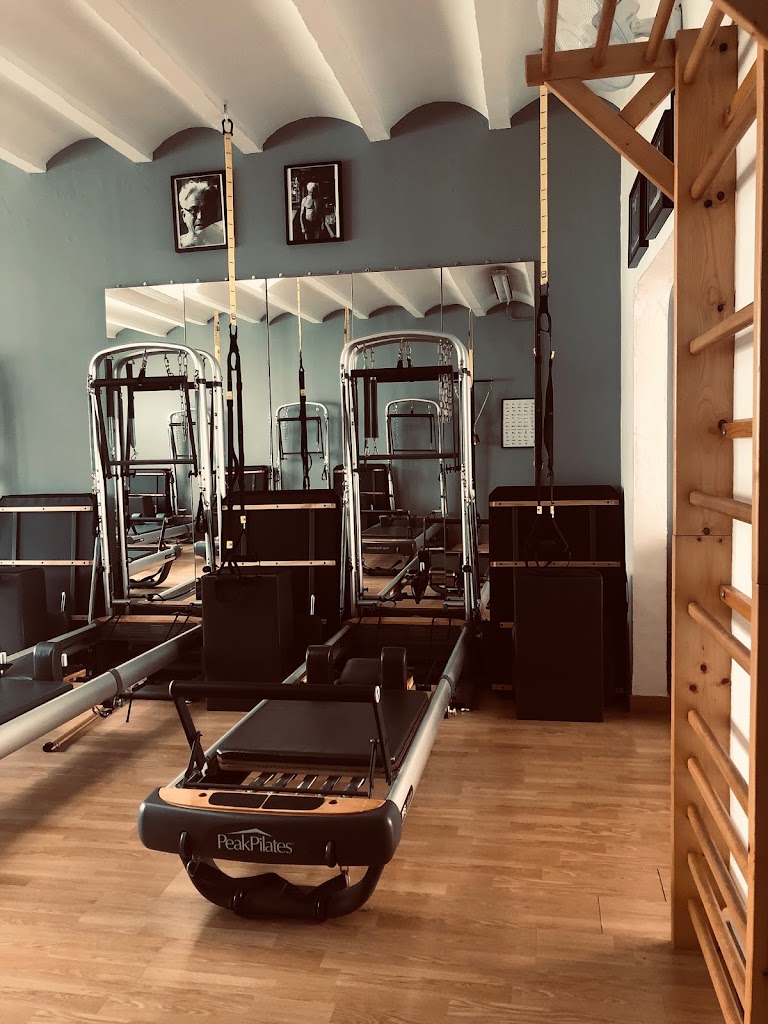 TINA MARTINEZ PILATES STUDIO — Del propietario