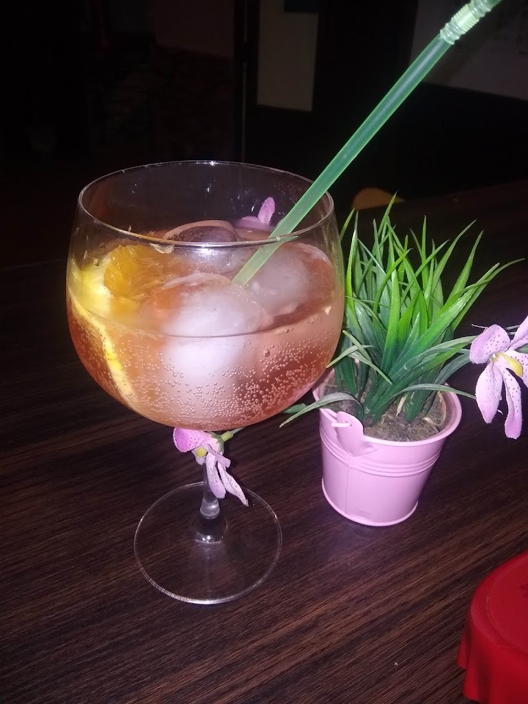 El paseito bar cafe — Comida y bebida