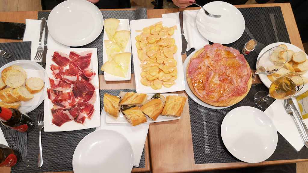 Bar Restaurante Nou Martinet — Comida y bebida