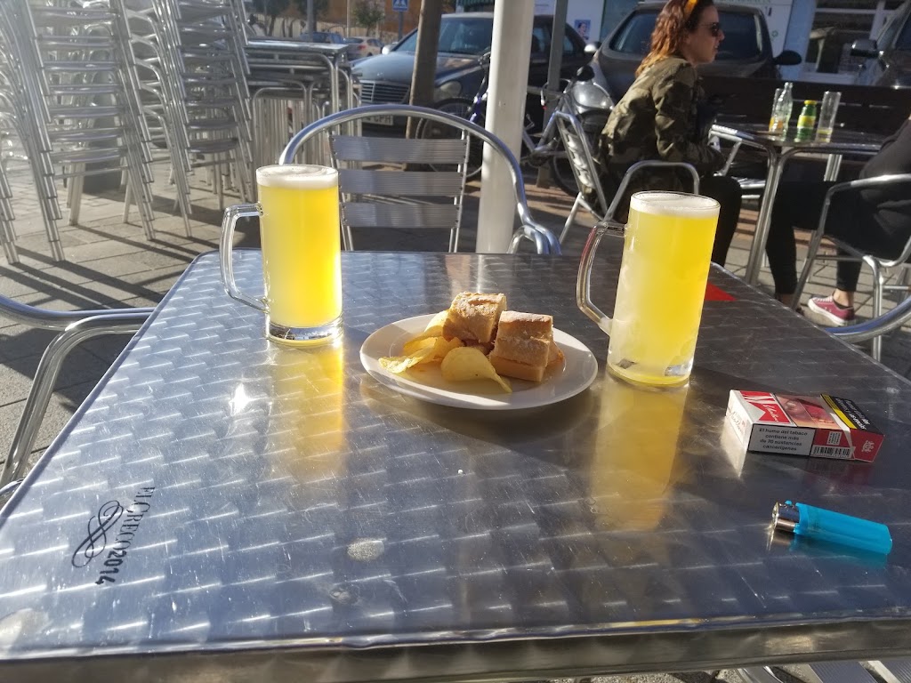 CAFE PARIS. — Comida y bebida