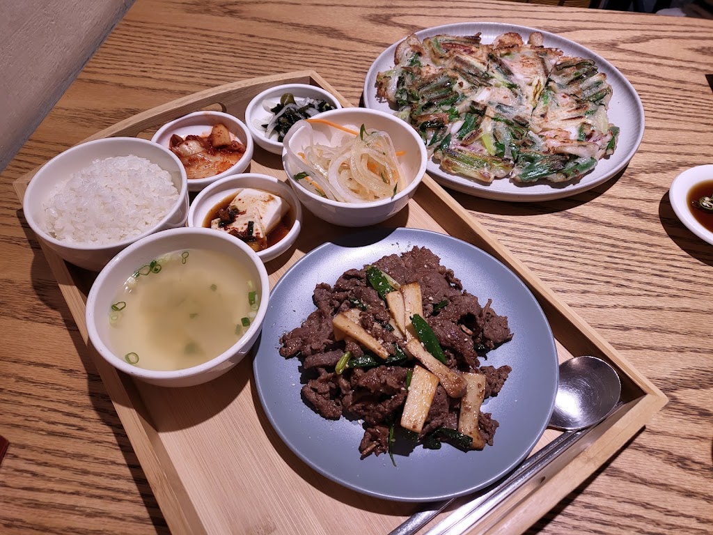 韓國餐桌 Korean Dining Table 的照片