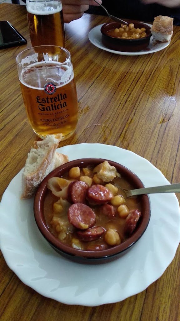 Cafe bar O'Patilleiro — Comida y bebida