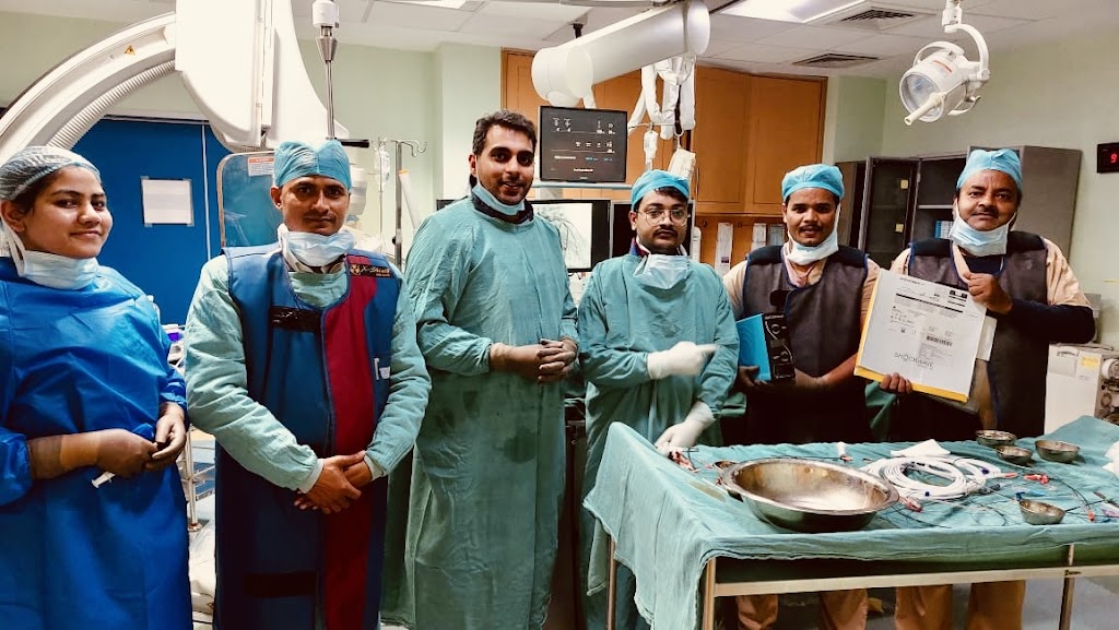 Dr. Dr Abhinav Chhabra