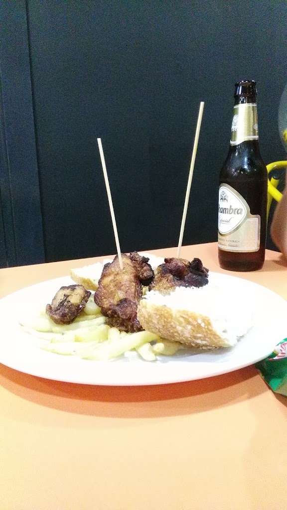 STADIUM Cafe-Bar-Restaurante Las Gabias — Comida y bebida