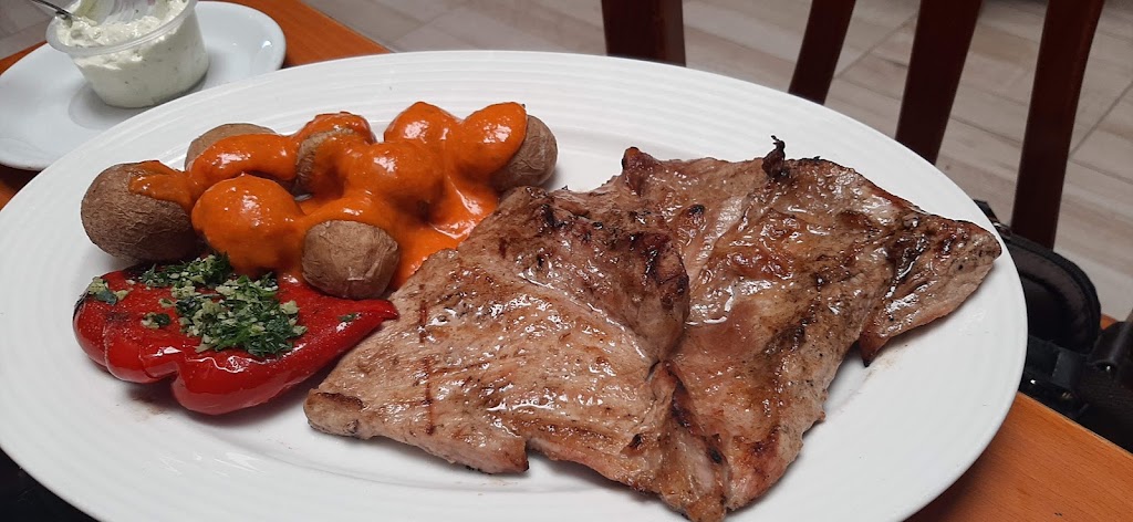 Restaurante Segundo — Comida y bebida