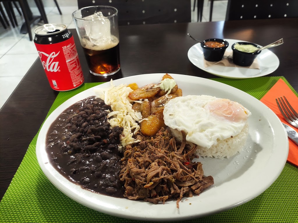 Arepera Los Pallares — Comida y bebida