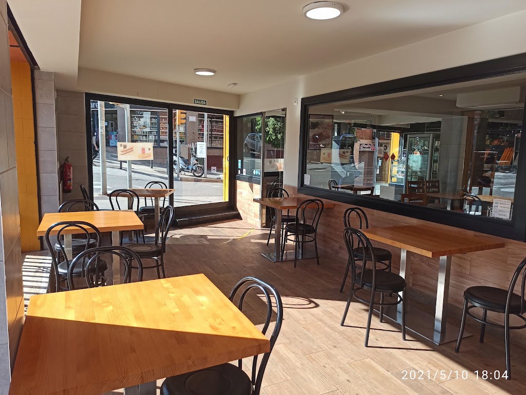 Cafeteria y Panaderia Lemos 180 — Ambiente
