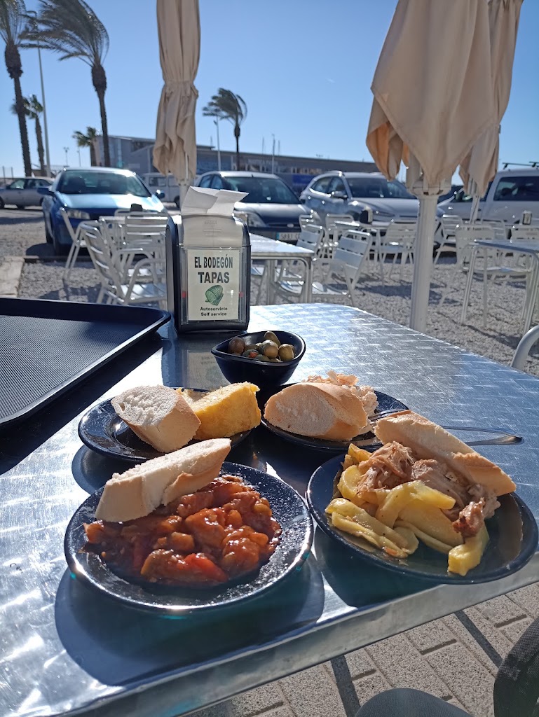 Bodegon Tapas — Comida y bebida