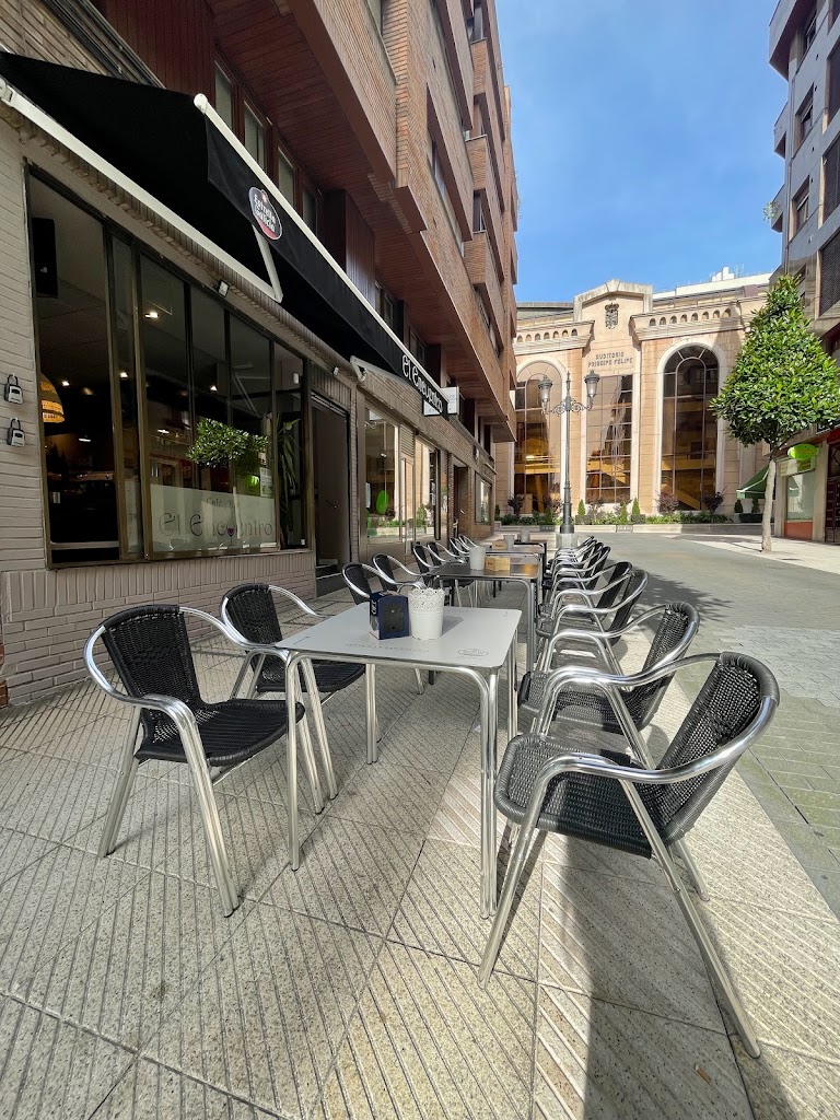 El Encuentro Cafe-Bar — Ambiente