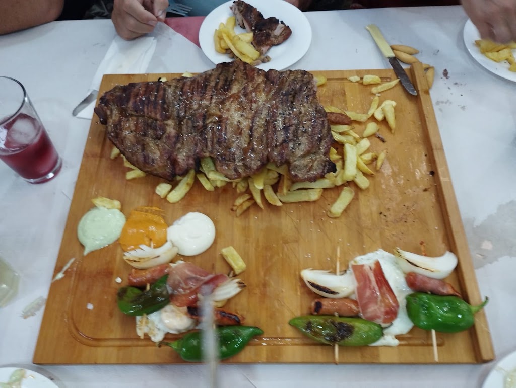 Bar Restaurante Los Amigos — Comida y bebida