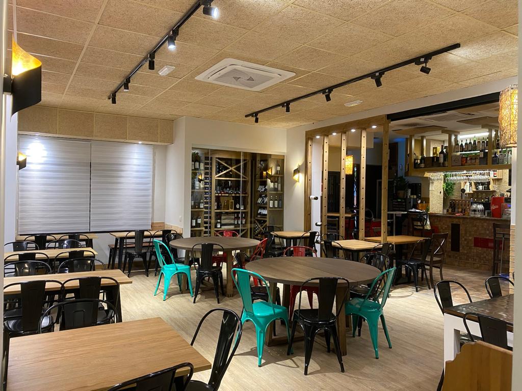 Vinoteca Gomar — Ambiente