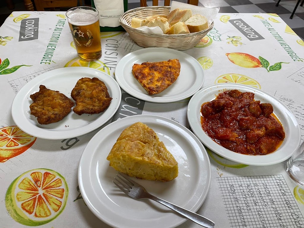 Cafe-Bar Alhama — Comida y bebida