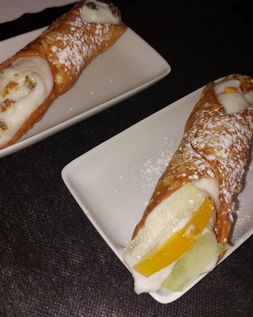 Pizzeria La Via Calafell — Cannolo