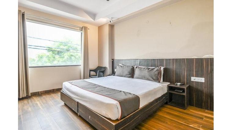 Collection O Sec 9 Metro Near Dwarka Sector 9 Metro Station