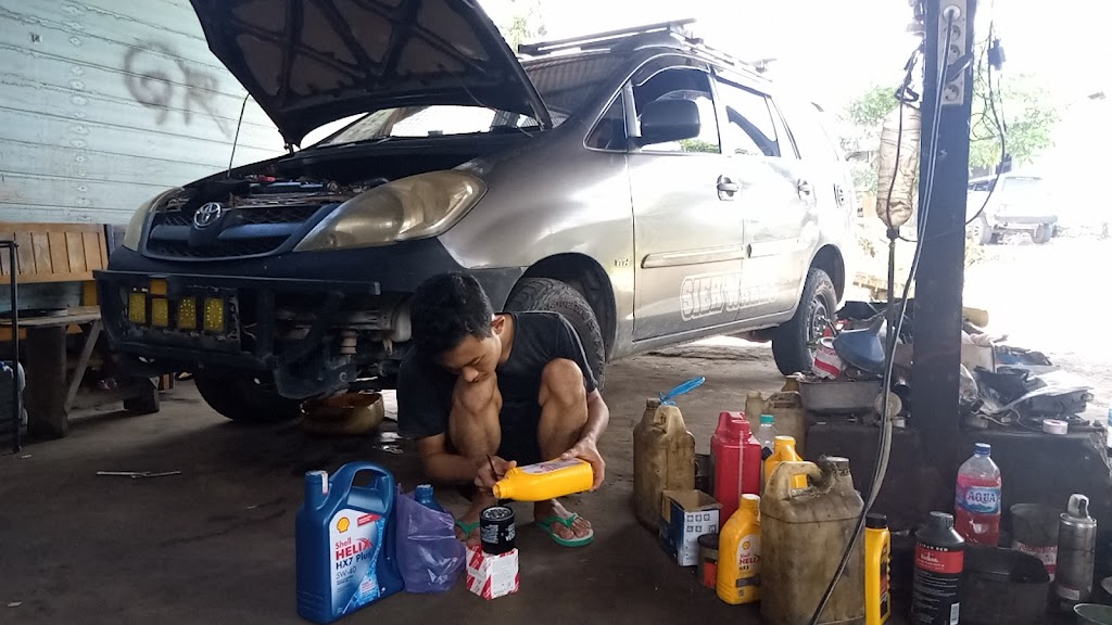 Bengkel Mobil Four Wheels