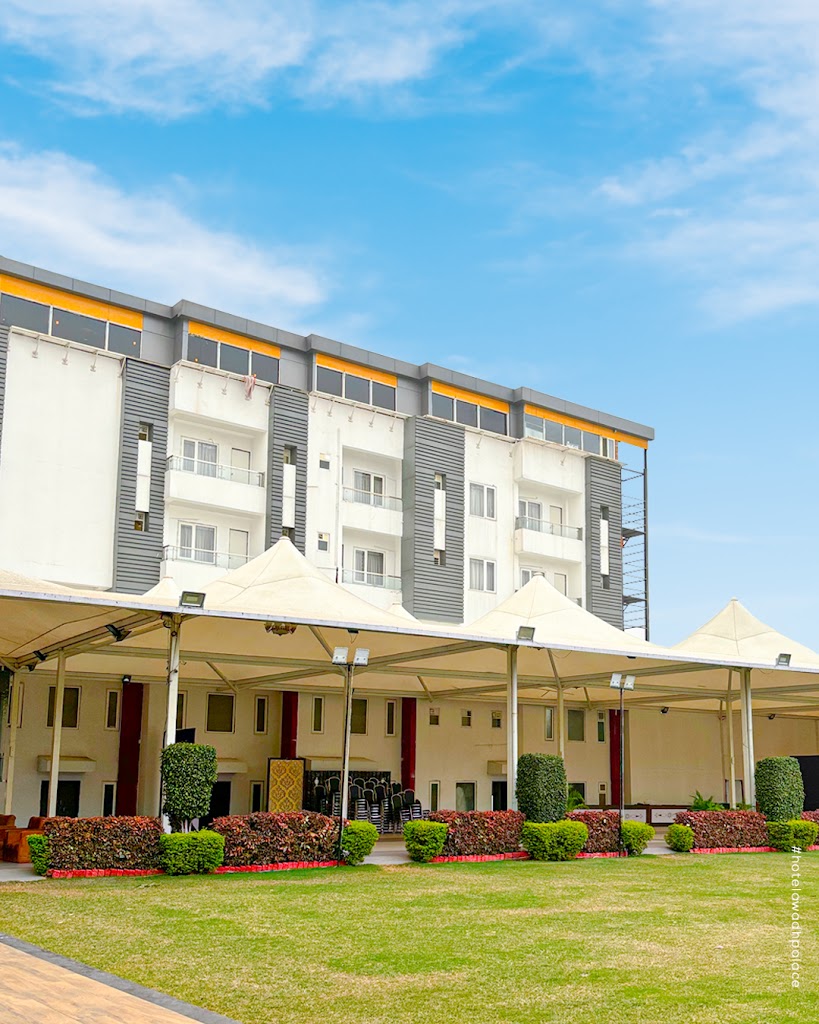 Hotel Awadh Palace