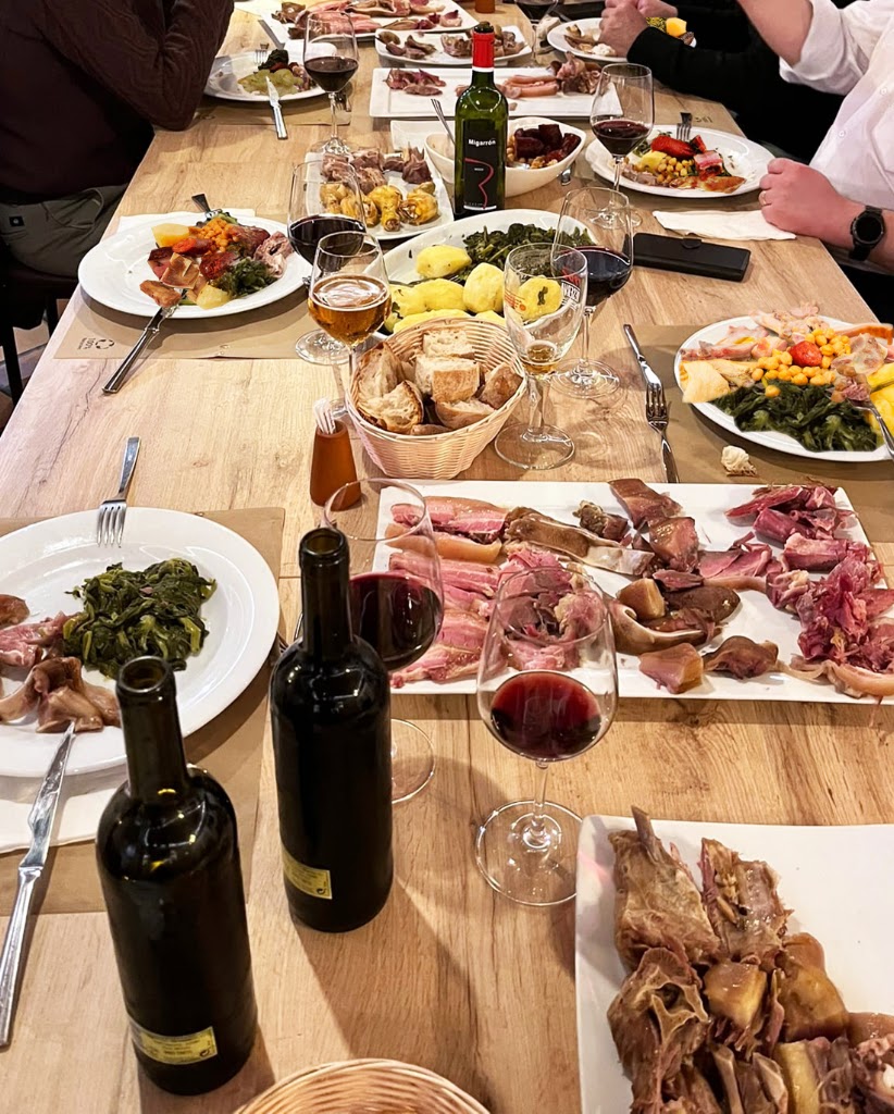 O Picoteo — Comida y bebida