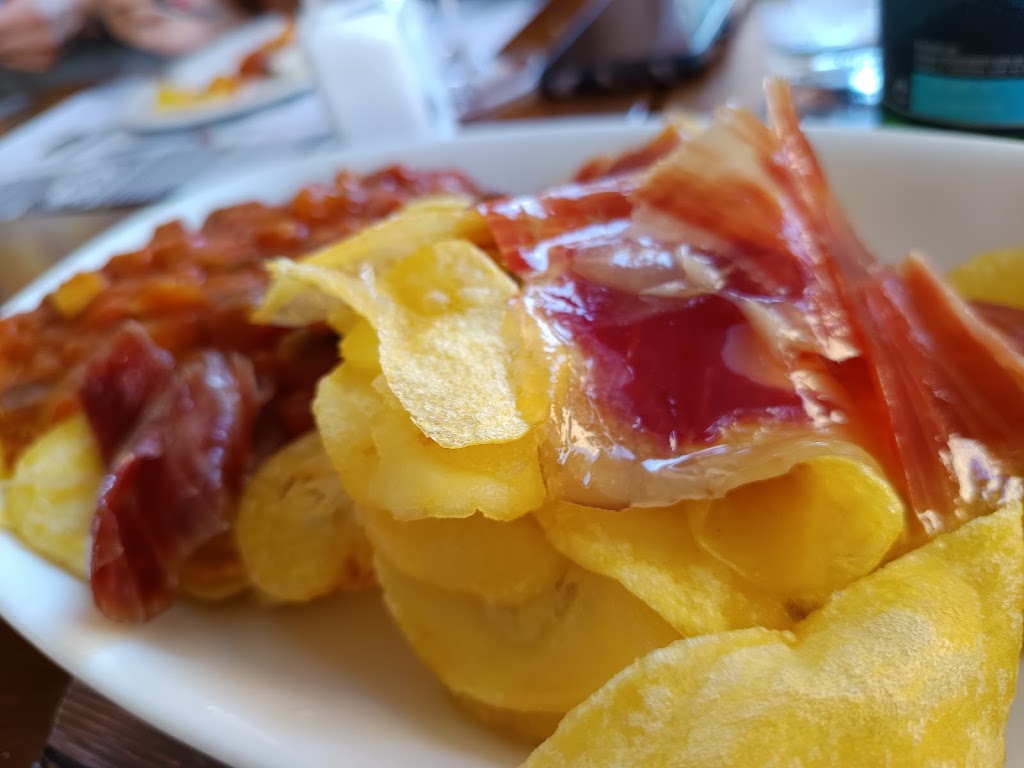 Meson Picoteo — Comida y bebida