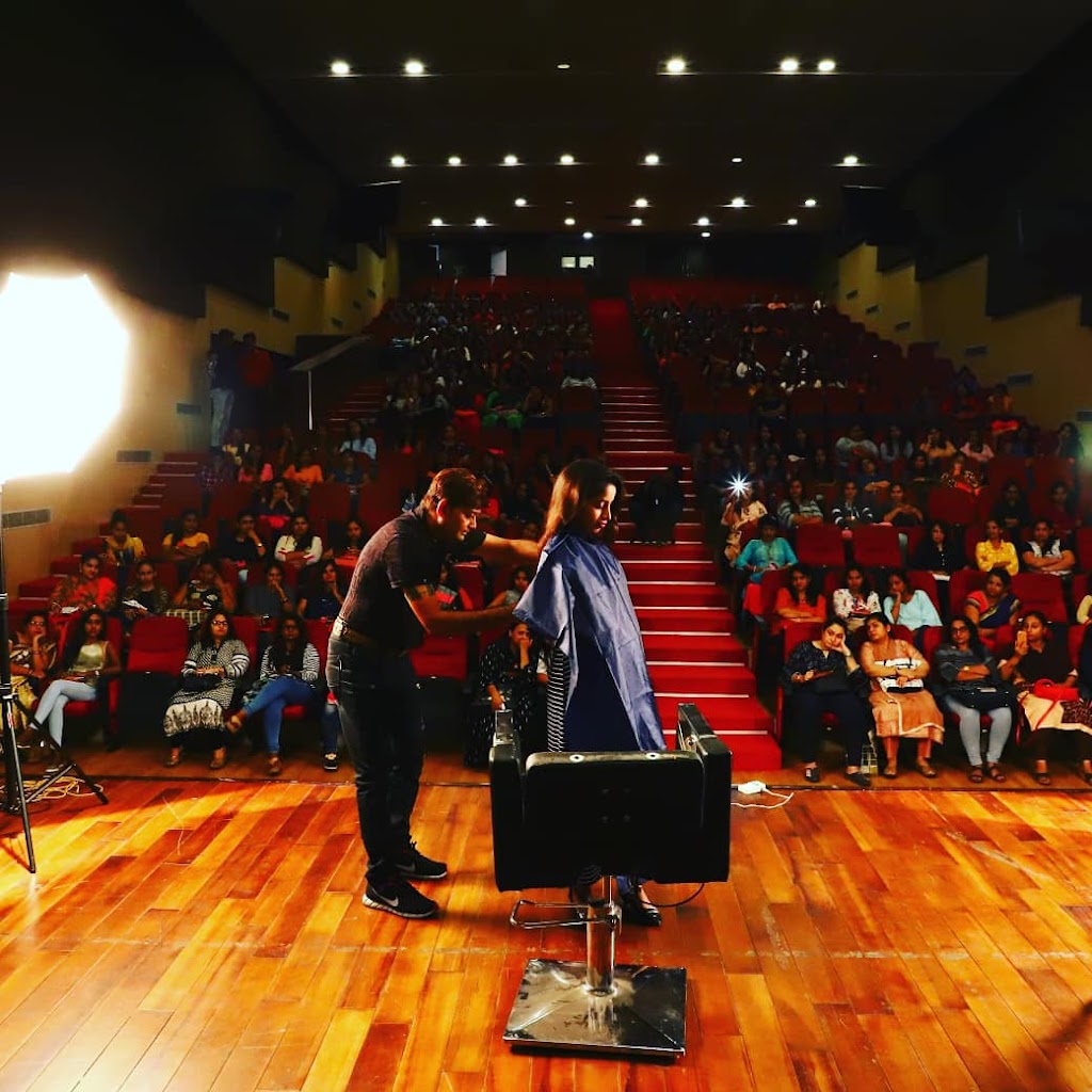 A To Z Hair Unisex Salon