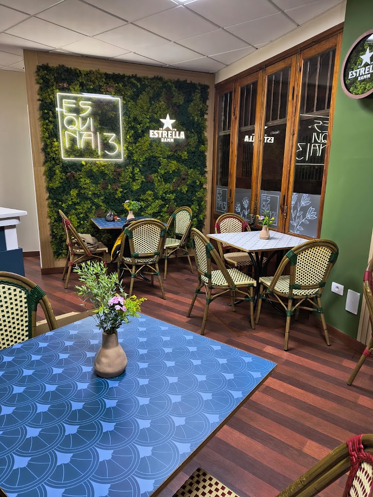 Bar Cafeteria Esquina 13 — Ambiente