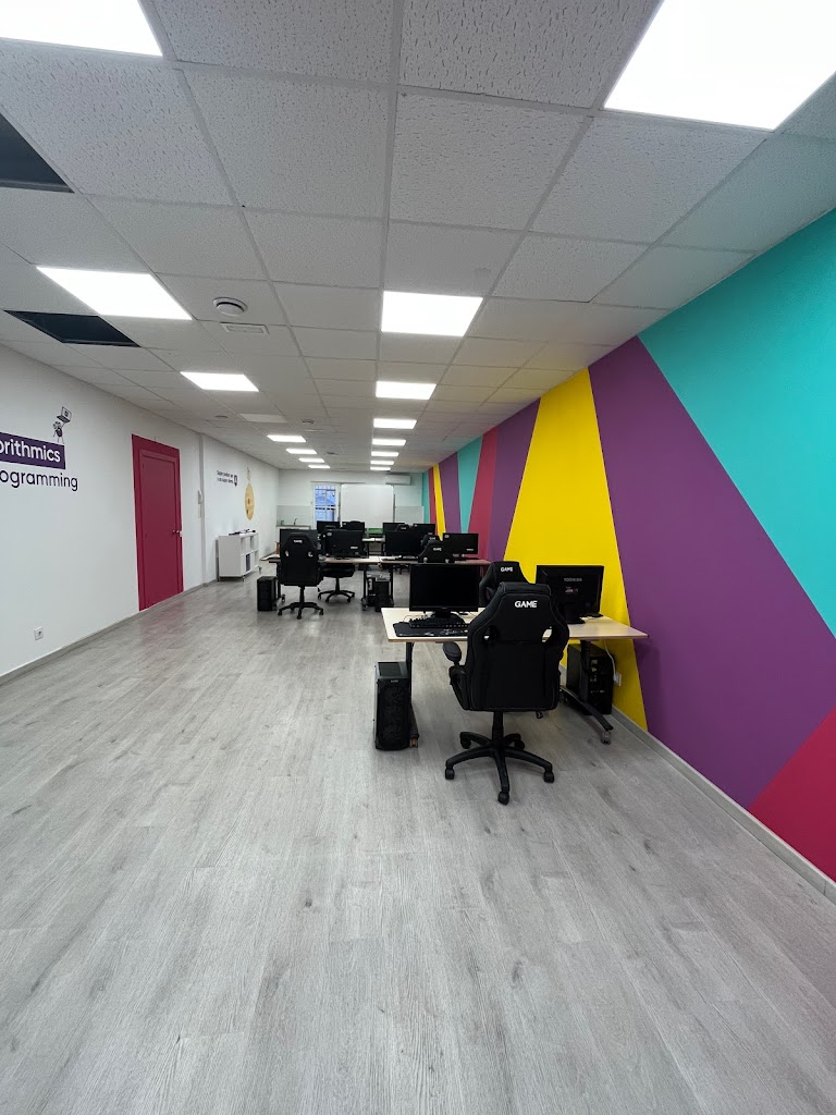 Algorithmics Barcelona-Nord Badalona. Escuela de programacion para ninos/as y jovenes de 5 a 18 anos