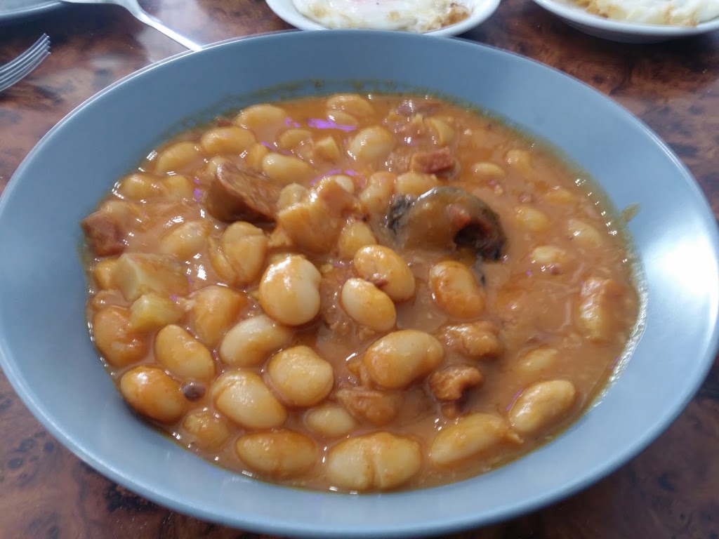 Bar Restaurante Hermanos Serrano — Comida y bebida