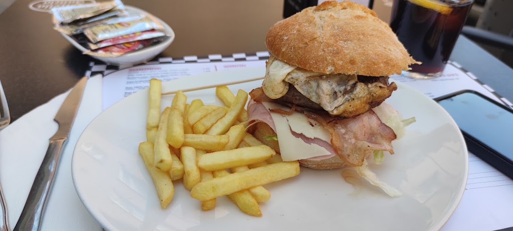 Hamburgueseria Marbella — Comida y bebida