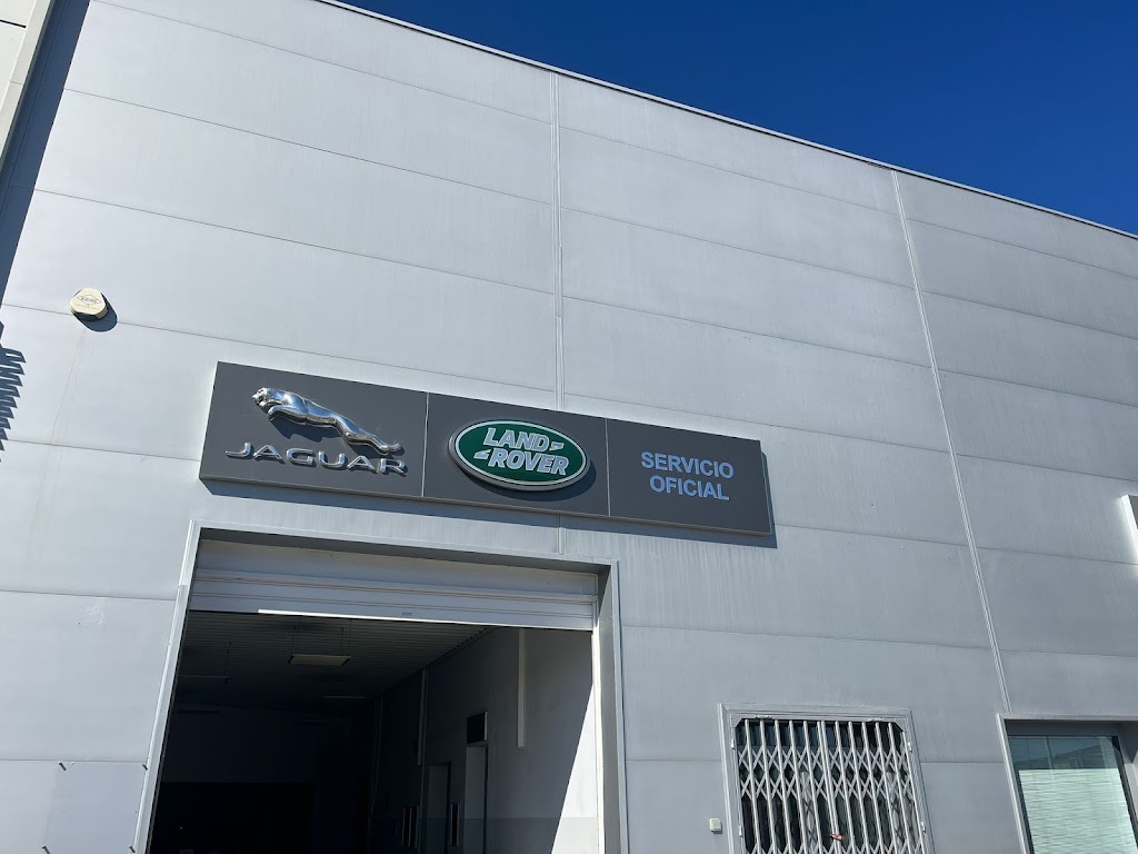 Servicio Oficial Land Rover | Autos Carretero Valdepenas — Exterior