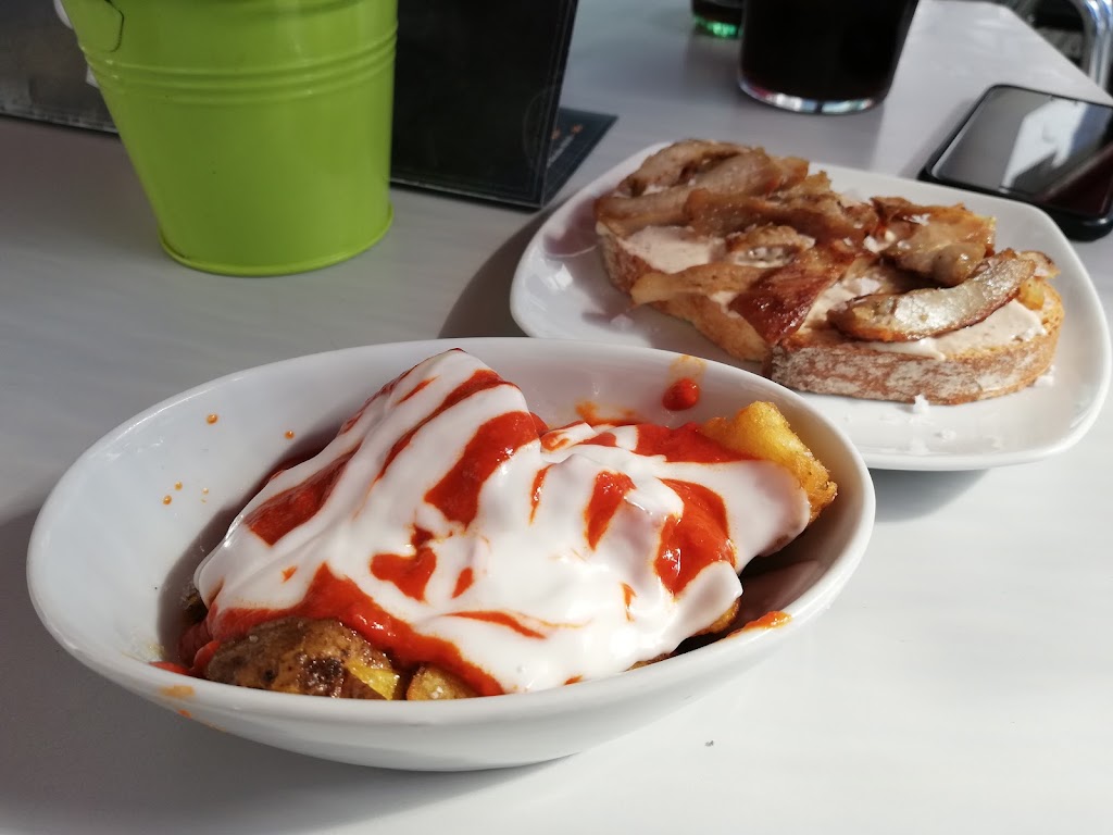 Bar El Sacacorchos — Comida y bebida