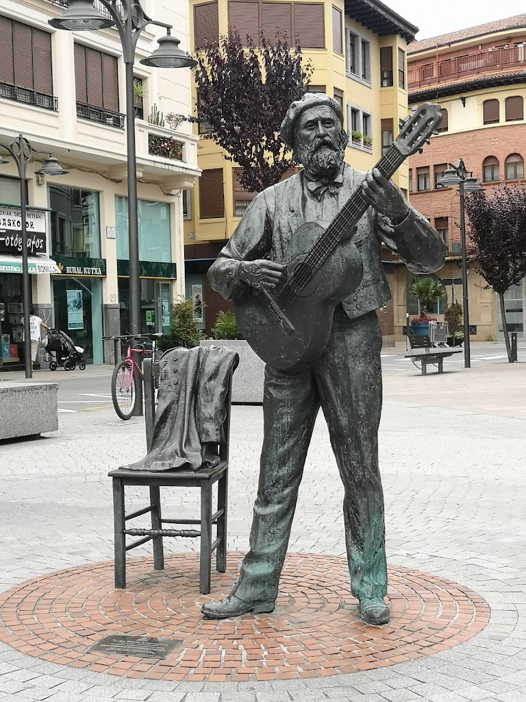 Monumento a Jose Maria Iparragirre