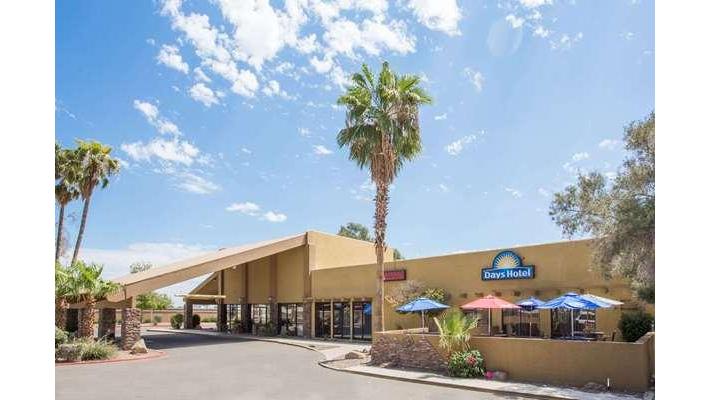Days Hotel by Wyndham Peoria Glendale Area