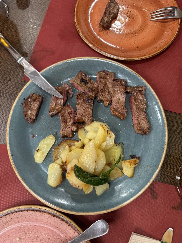 Cerveceria Taperia 4 bellotas — Comida y bebida