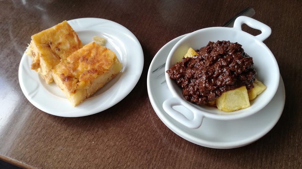 Bar Avenida. — Comida y bebida